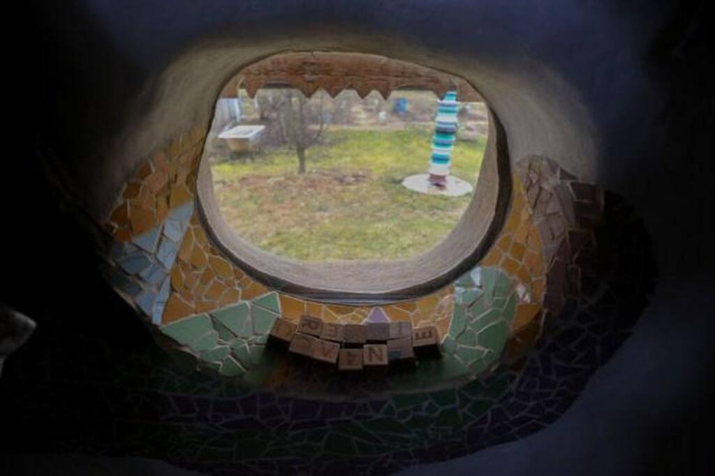 Round window.