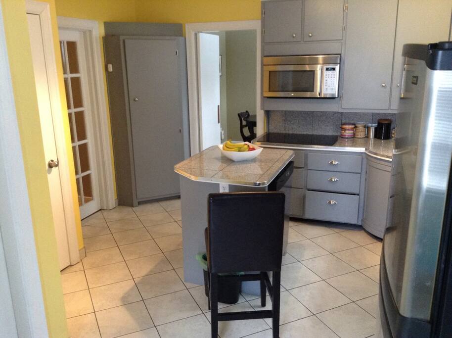 kitchen (island)