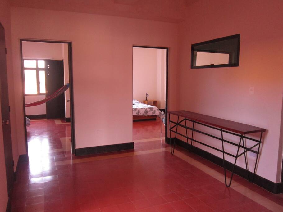 Entrance, Entrada