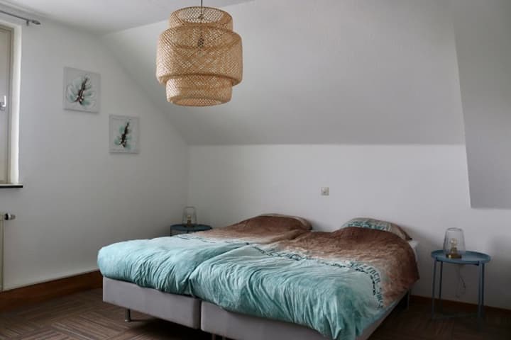 Dhomë gjumi blu në katin e parë