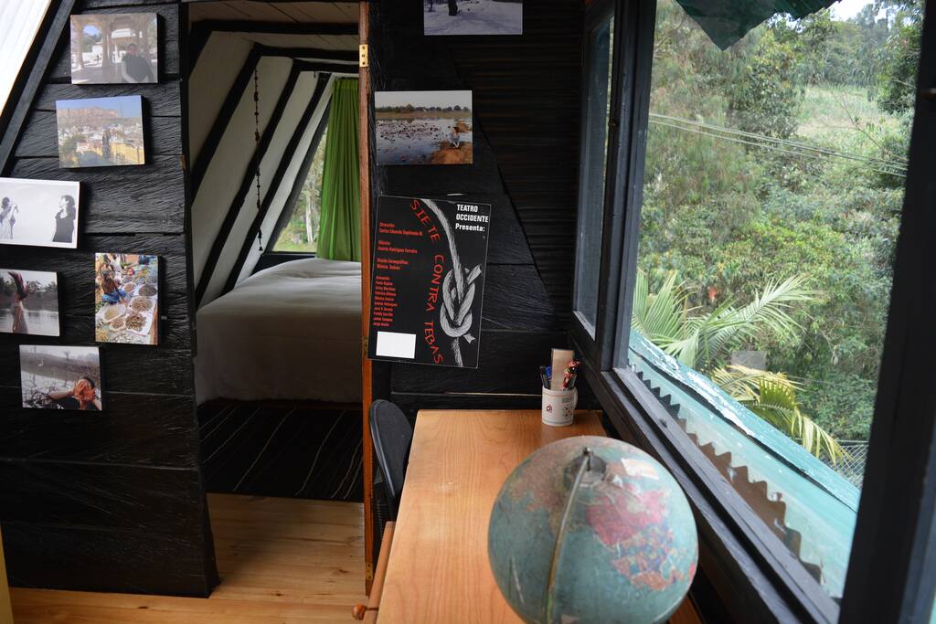 Estudio con una vista espectacular, para quienes aman la lectura y la escritura.