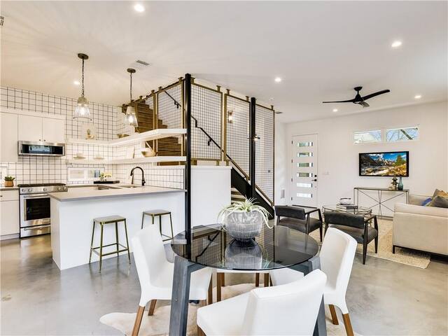 Modern WALKABLE Central Austin FREE PARKING trail gallery image 2