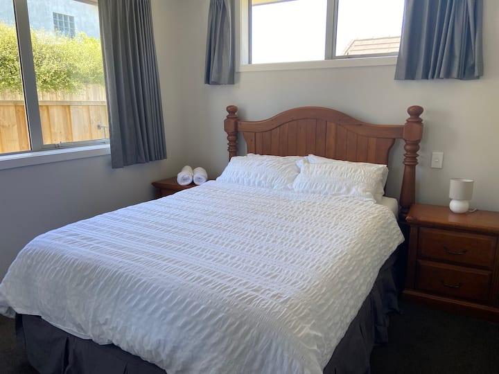 Schlafzimmer 1 - Kleiderschrank nicht verfügbar