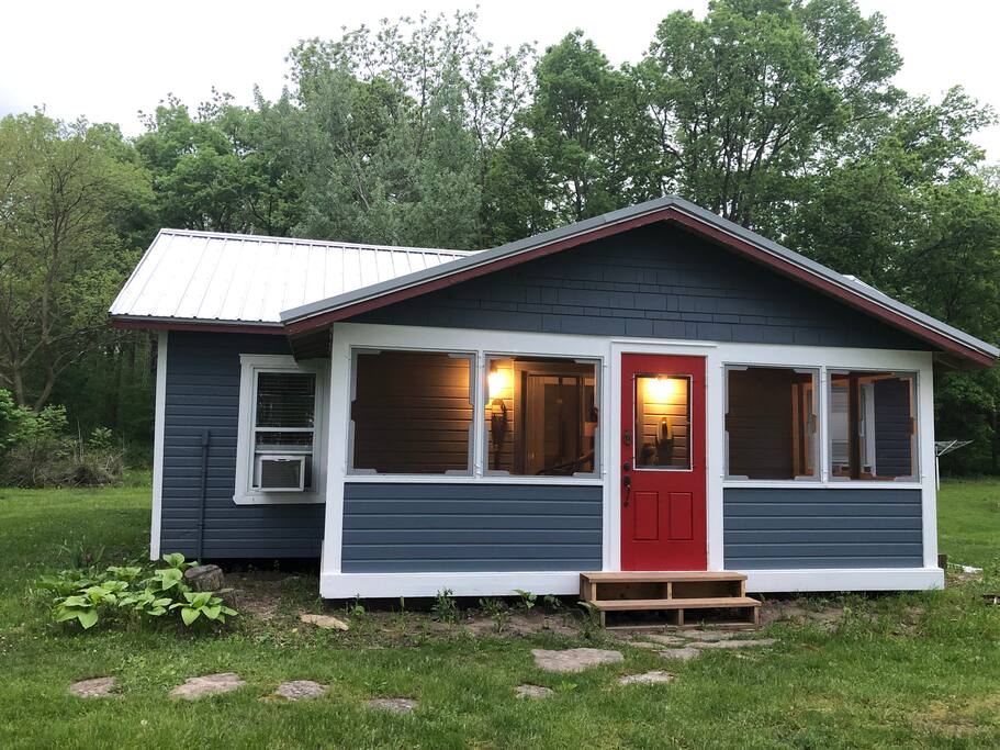 BarefootonPelee Bungalow Cottages for Rent in Pelee Island, Ontario