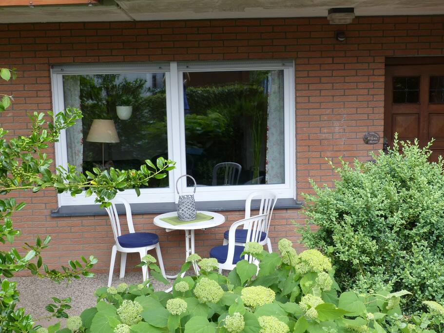 Terrasse und separater Eingang