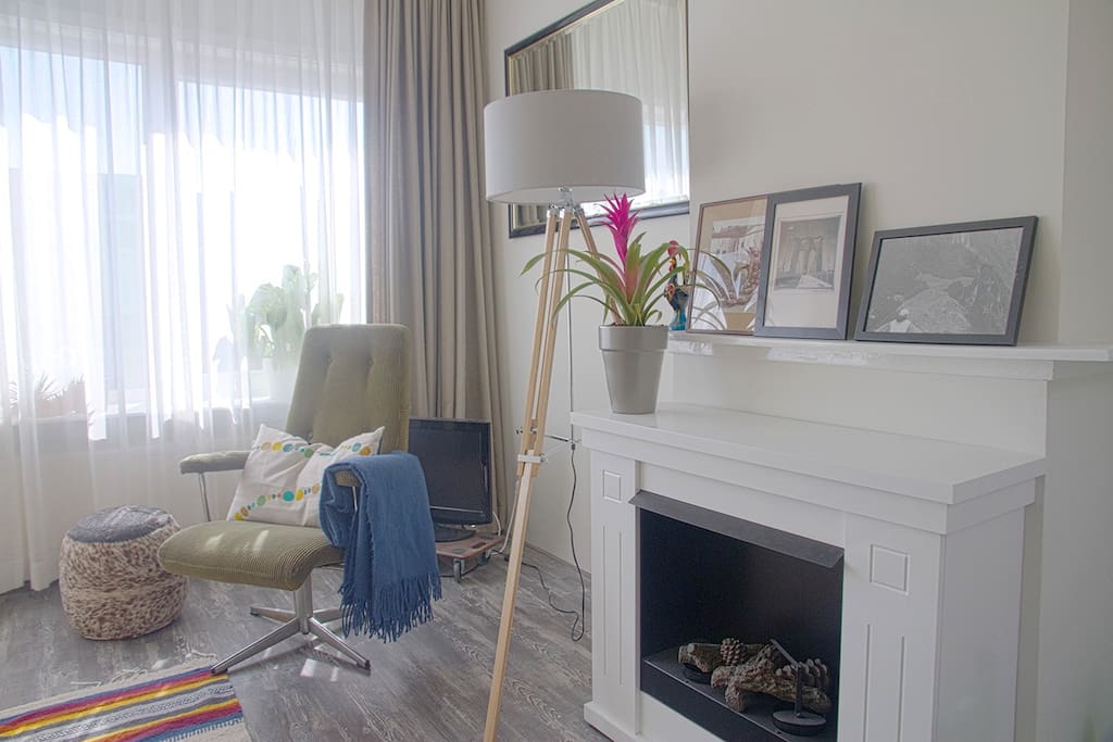 There's a fireplace that works with fire gel cans