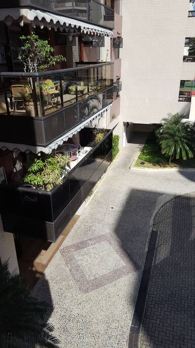 Vista da varanda 2, entrada do prédio