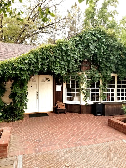 |The Ivy House + Carriage House|
