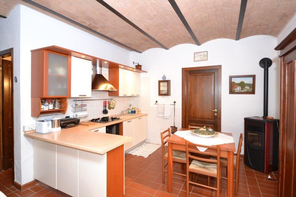 Cuisine avec coin à manger
----
Kitchen with dinette