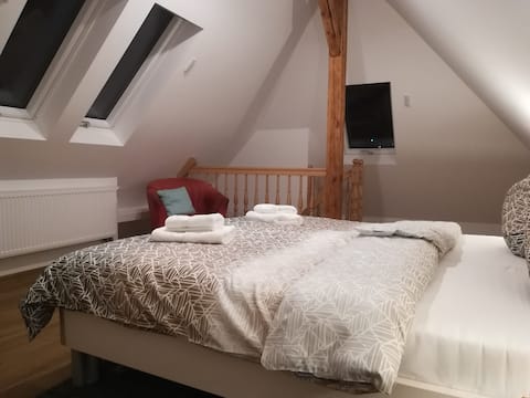 Erfolgreiche Airbnb-Immobilie: Bright gallery apartment in a fantastic avenue in Marienthal
