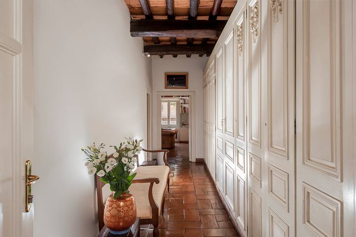 Condotti 21 Amazing Penthouse gallery image 4