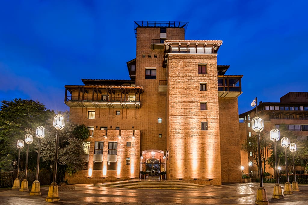 El Condominio Plenitud cuenta con un sistema de Seguridad dotado con alta tecnología, adicionalmente se encuentra aislado del ruido de la ciudad.