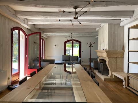Designer villa with pool, tennis, billiards, park.
