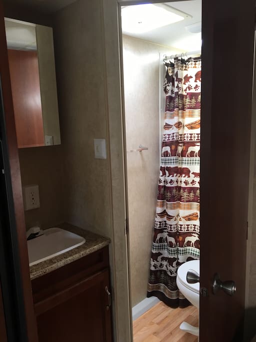 Bathroom with shower/tub