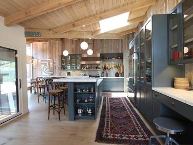 Walk to beach/private canyon/Mountain View/surf gallery image 3