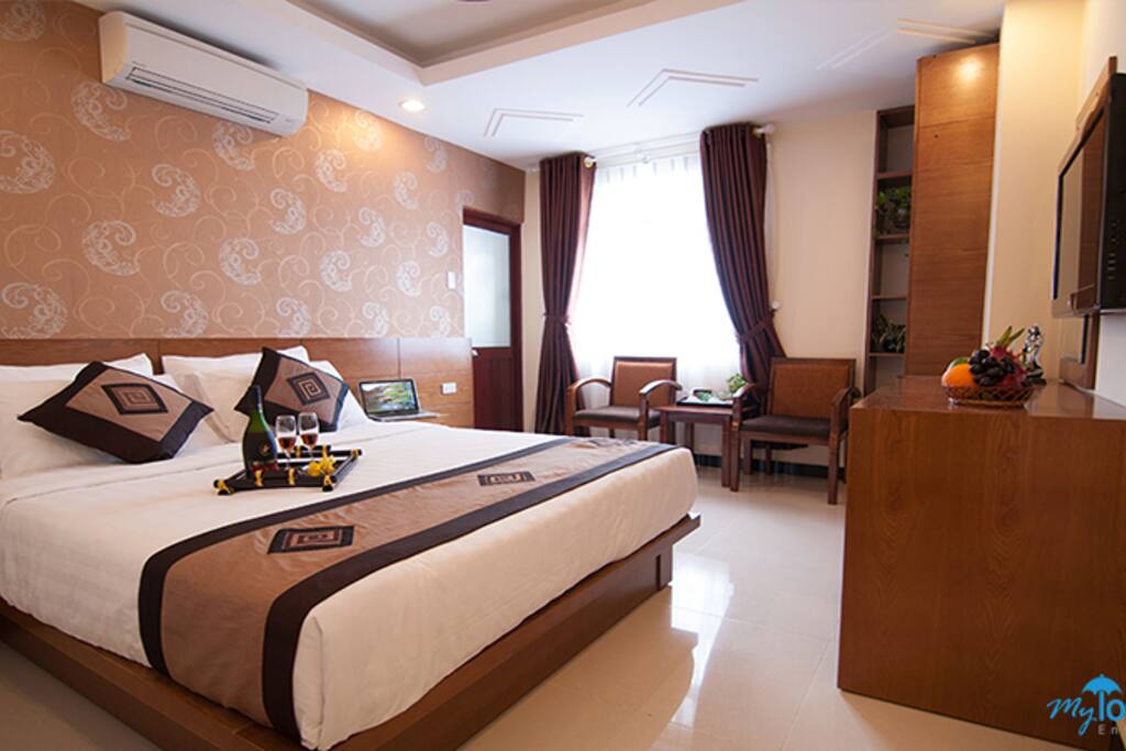 Square: 25 m²
01 bed room for 02 guest with window.
Convenient: Air Conditioning , Work Desk , Shower , Shower , Hairdryer , Toilet , Bathroom, Slippers , TV , Telephone , Cable TV , minibar refrigerator , towels , bedcover...
02 breakfast for 02 guest/day.