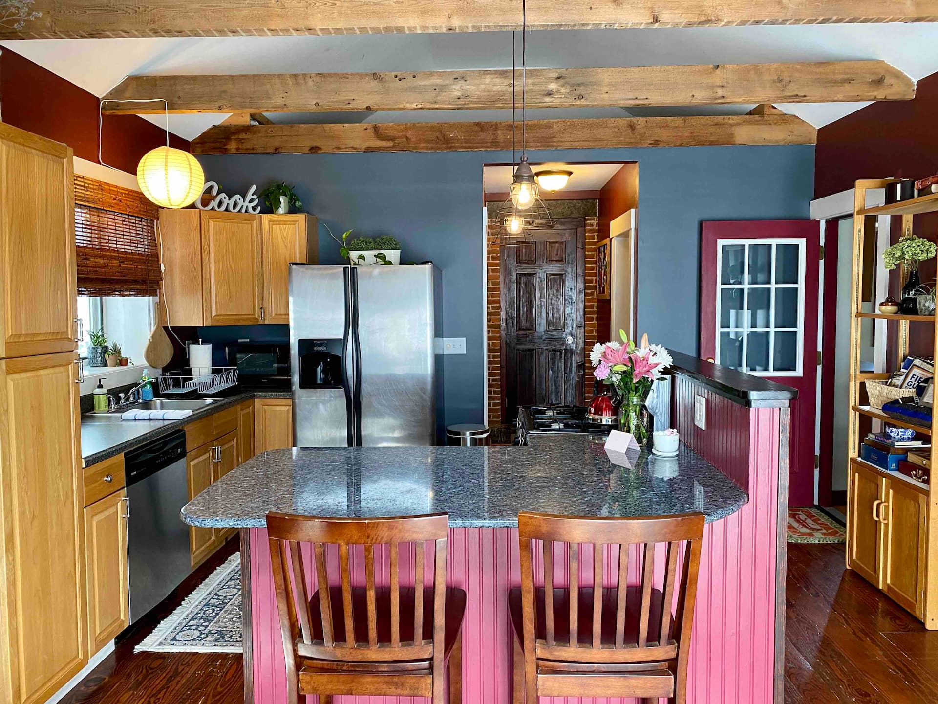 Cozy Burlington Getaway w/ Private Deck & Yard — foto 5