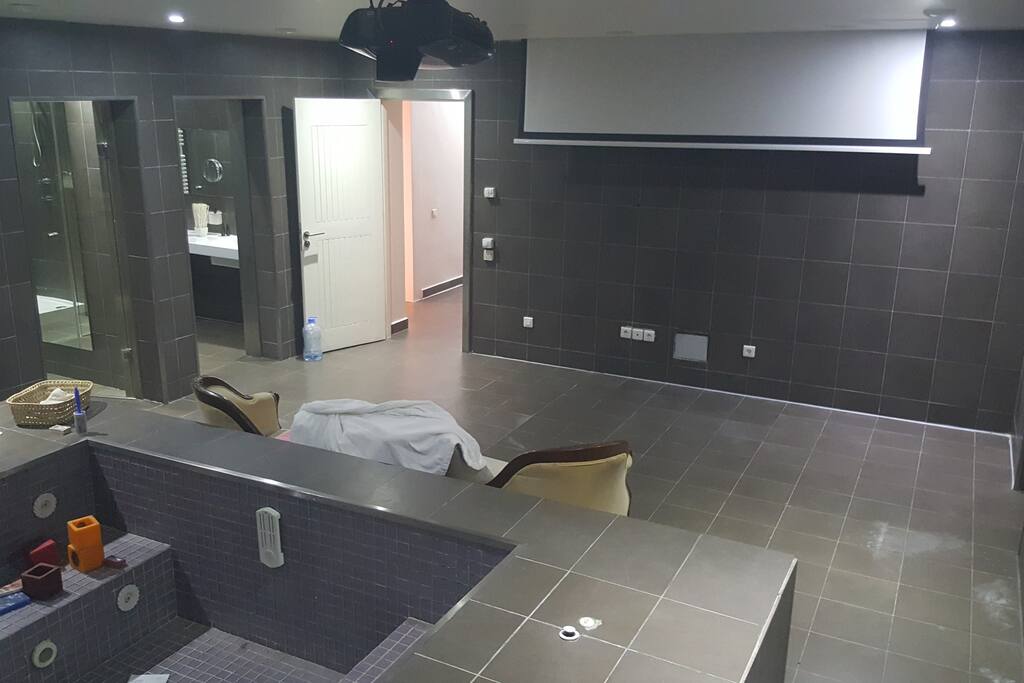 Jacuzzi & Home cinema