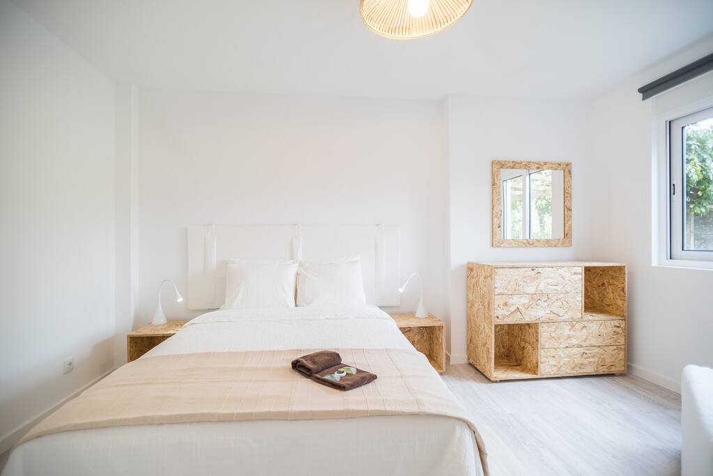 Double bedroom with single sofa bed