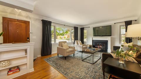 3-BR Clean, comfortable, walk to Big House & more
