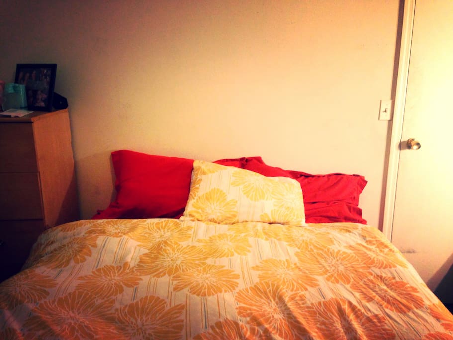 Bedroom, Queen size bed.