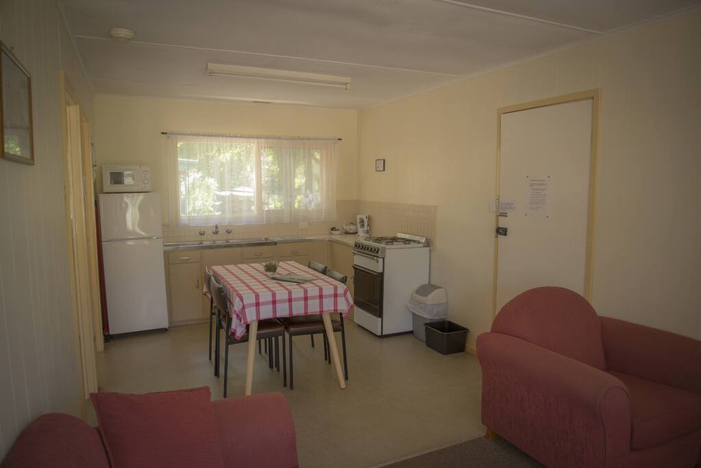 Cottage 10 - Kitchen