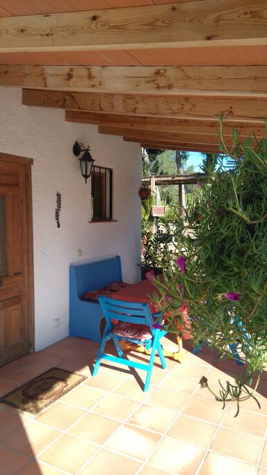 Grosse überdachte Veranda