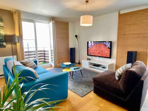 Top Airbnb: Spacious 2-room apartment in the center of Rennes, 1 bedroom, 2 parking spaces, balcony in Bourg L'évesque La Touche Moulin Du Comte