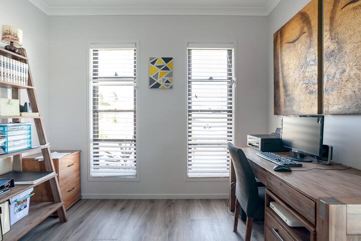 Modern Resort-Style Family Home in Noosaville gallery image 4