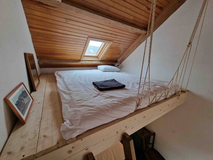 منزل صغير للأطفال في الميزانين (مرتبتان 90/190.