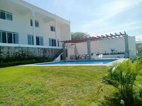 House with beautiful view and spectacular pool