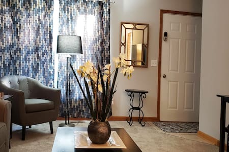 Aurora Vacation Rentals Homes Illinois United States Airbnb