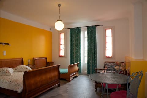 Top performing Airbnb: IN A VILLA OVERLOOKING THE SEA in Saint Raphaël