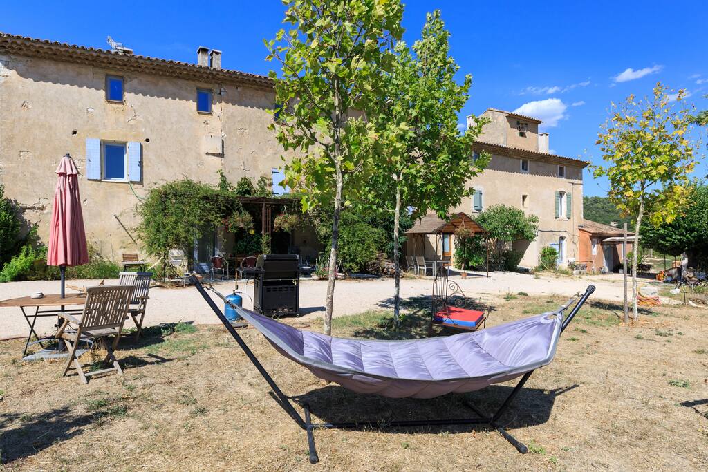Terrasse extérieure partagée