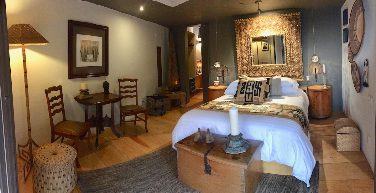 Afrički apartman noću s novim ogledalom