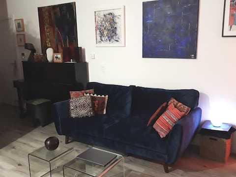Large studio + terrace 300 m from the metro