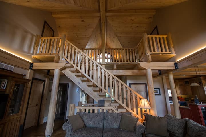Rooms Plus Loft  In Log Home With Lake View For 4 - Bayfield
