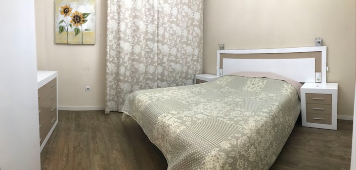 غرفة نوم A ، مع نافذة ، 1 سرير مزدوج.