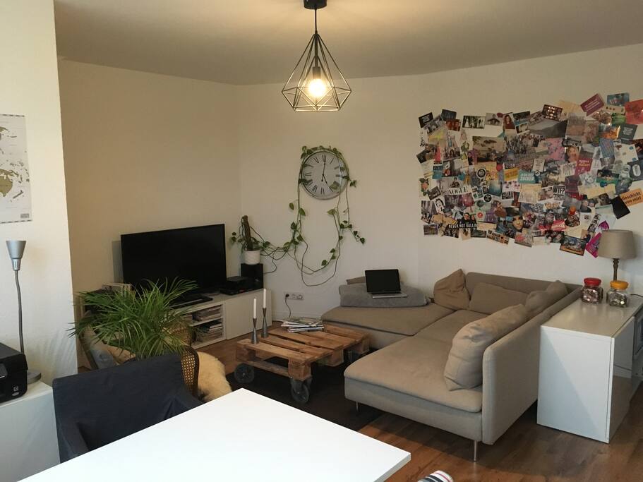 Wohnzimmer Couch und Tv