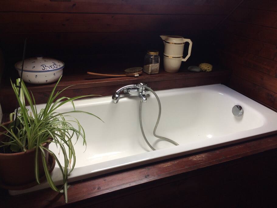 Salle de bain privative avec baignoire + 2 vasques