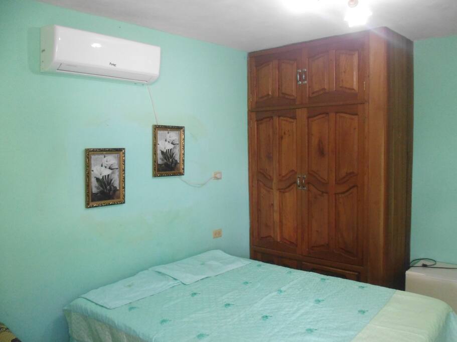 Schlafzimmer - bedroom - dormitorio