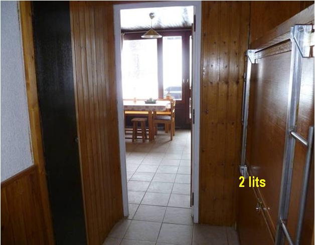 Ходник: 2 преклопени легла наместени како што е прикажано на следнава фотографија.