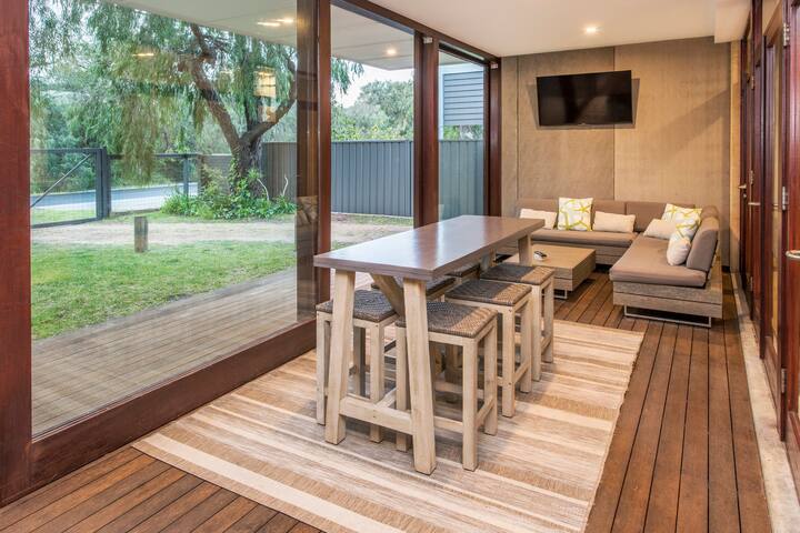 Paradise in Dunsborough – opposite Beach! gallery image 5