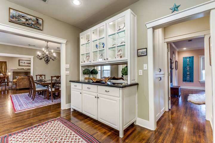 Cowboy Casa Walk to Dickies Arena gallery image 4