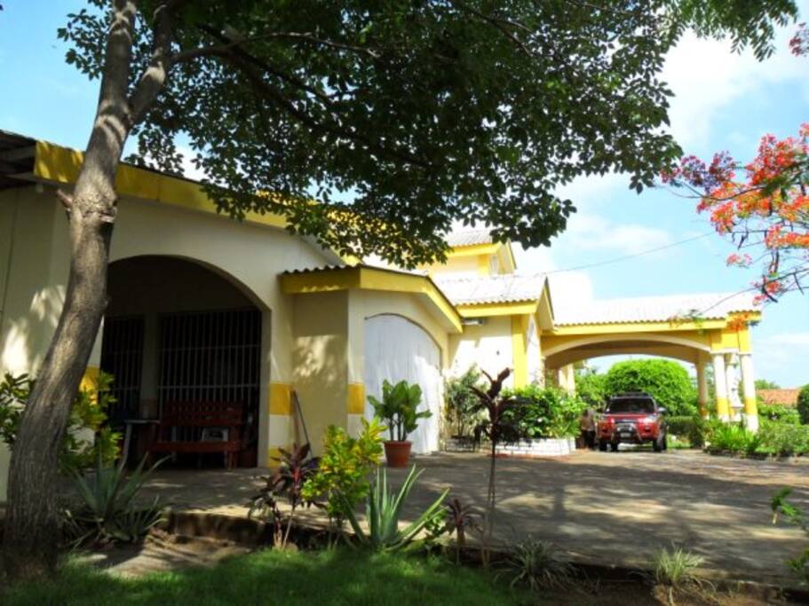 Car port and garage