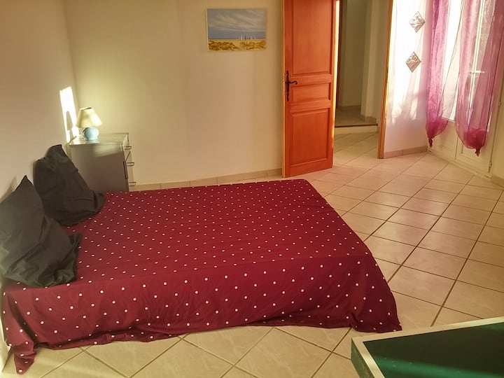 საძინებელი 1