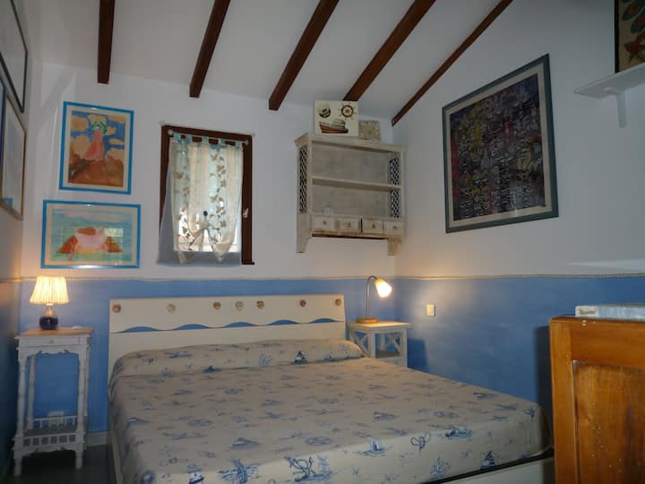 Chumba cha kulala chenye kitanda 160cm .