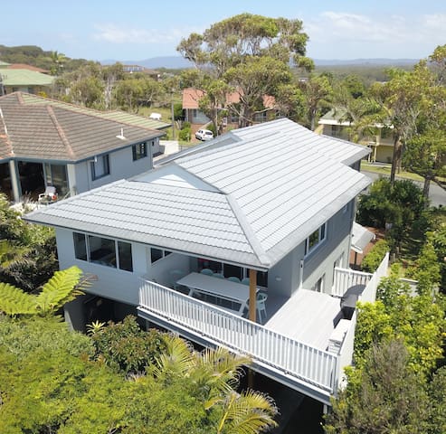 Group Friendly 4 Bed House + Ocean Views