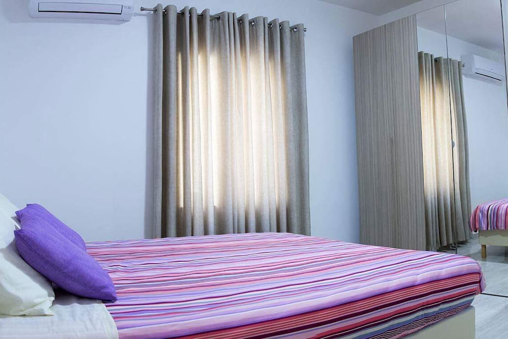 Looking for space, comfort and a touch of luxury? Look no further! You’ve found it!
Fantastic views, quiet location, yet only a few minutes’ walk from restaurants, shops and historical sites.