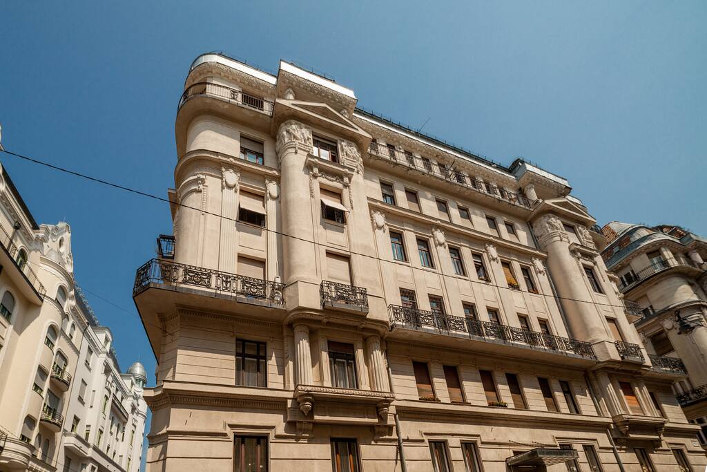 The building has a perfect location, there is also elevator in the building